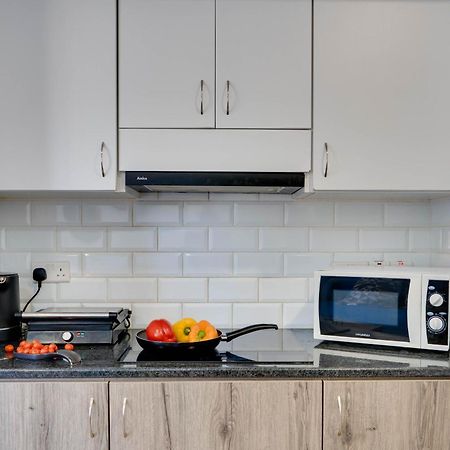 Atlantis Apartments 50M From Makenzy Seafront لارنكا المظهر الخارجي الصورة