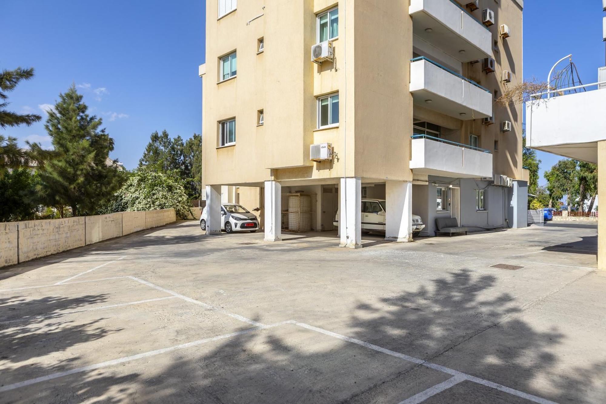 Atlantis Apartments 50M From Makenzy Seafront لارنكا المظهر الخارجي الصورة