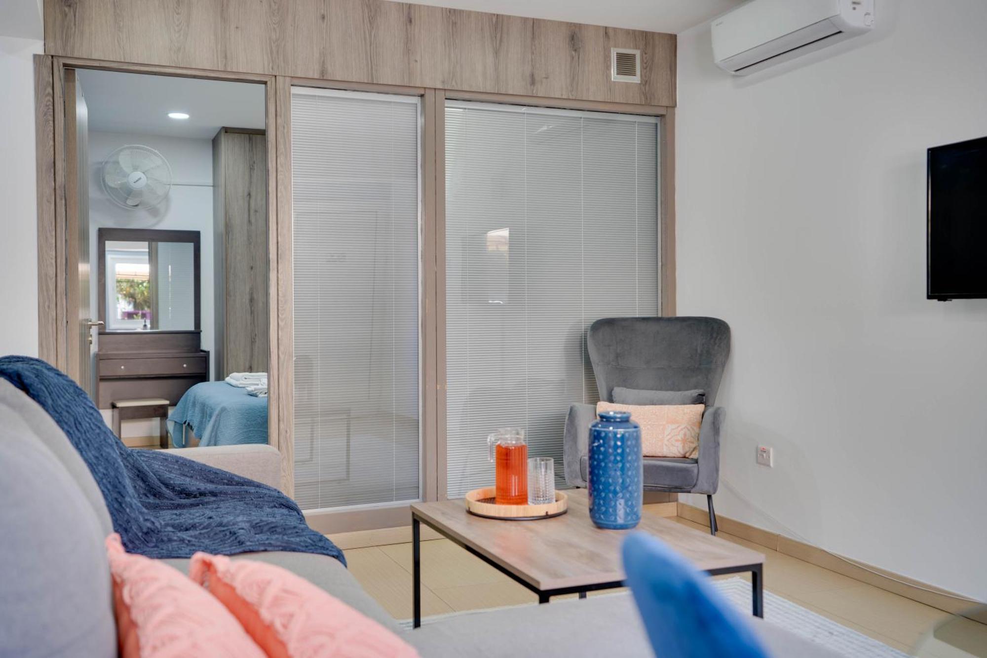 Atlantis Apartments 50M From Makenzy Seafront لارنكا المظهر الخارجي الصورة