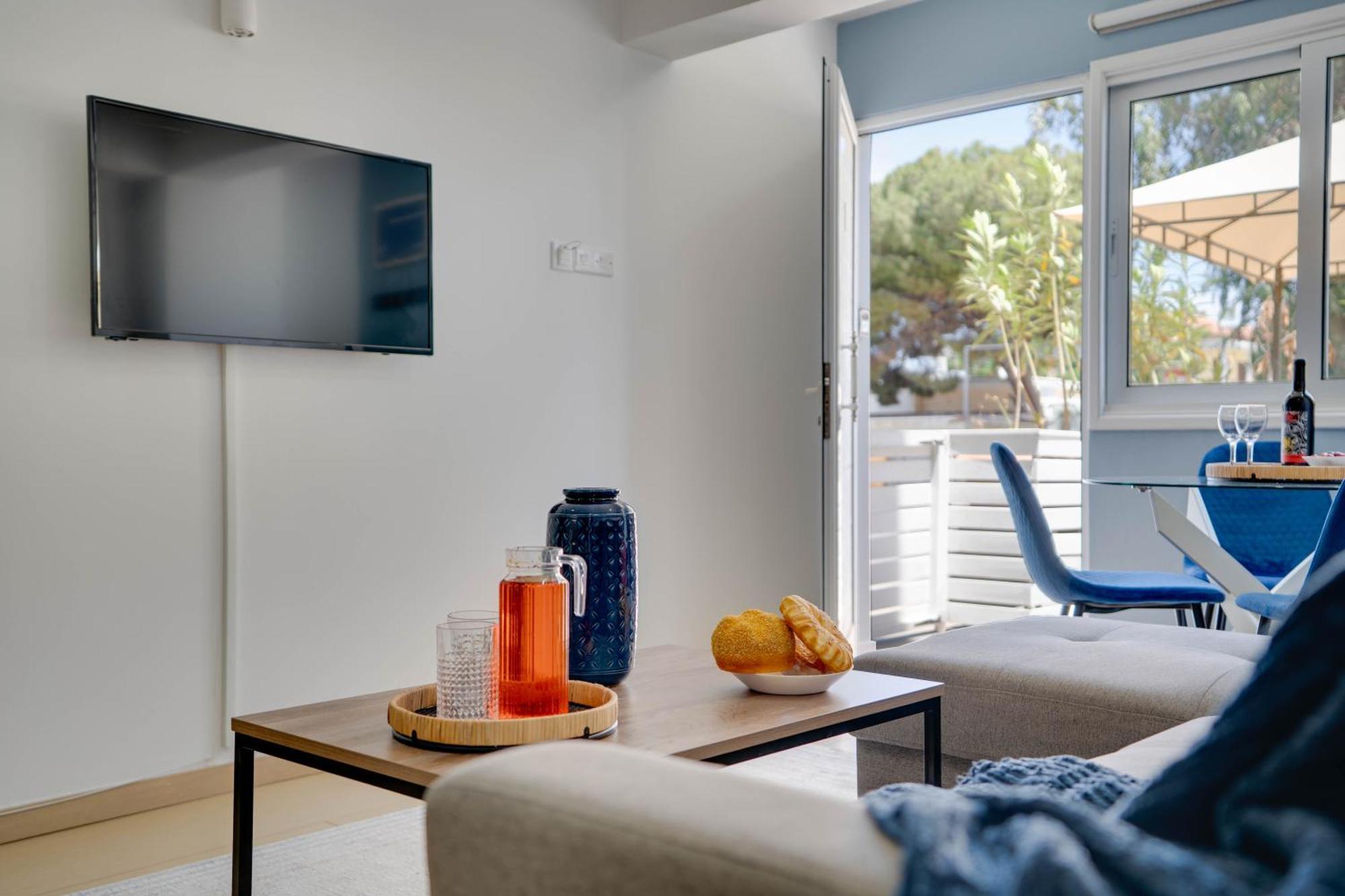 Atlantis Apartments 50M From Makenzy Seafront لارنكا المظهر الخارجي الصورة