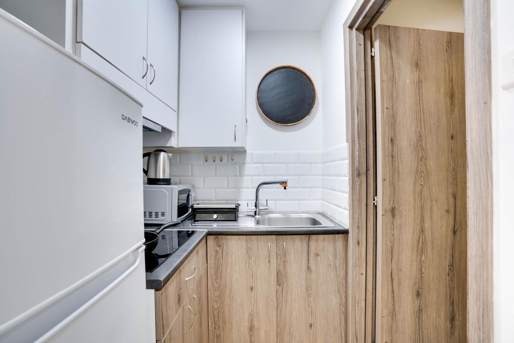 Atlantis Apartments 50M From Makenzy Seafront لارنكا المظهر الخارجي الصورة