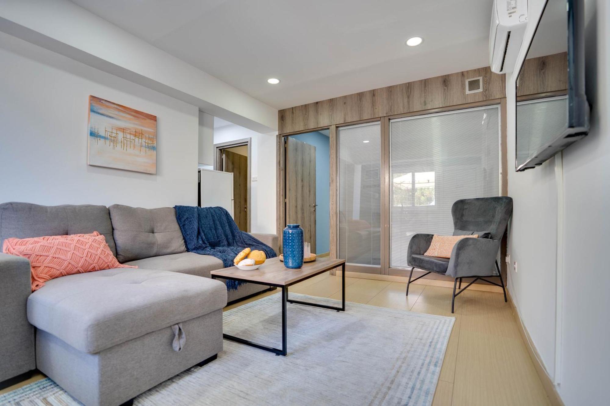 Atlantis Apartments 50M From Makenzy Seafront لارنكا المظهر الخارجي الصورة