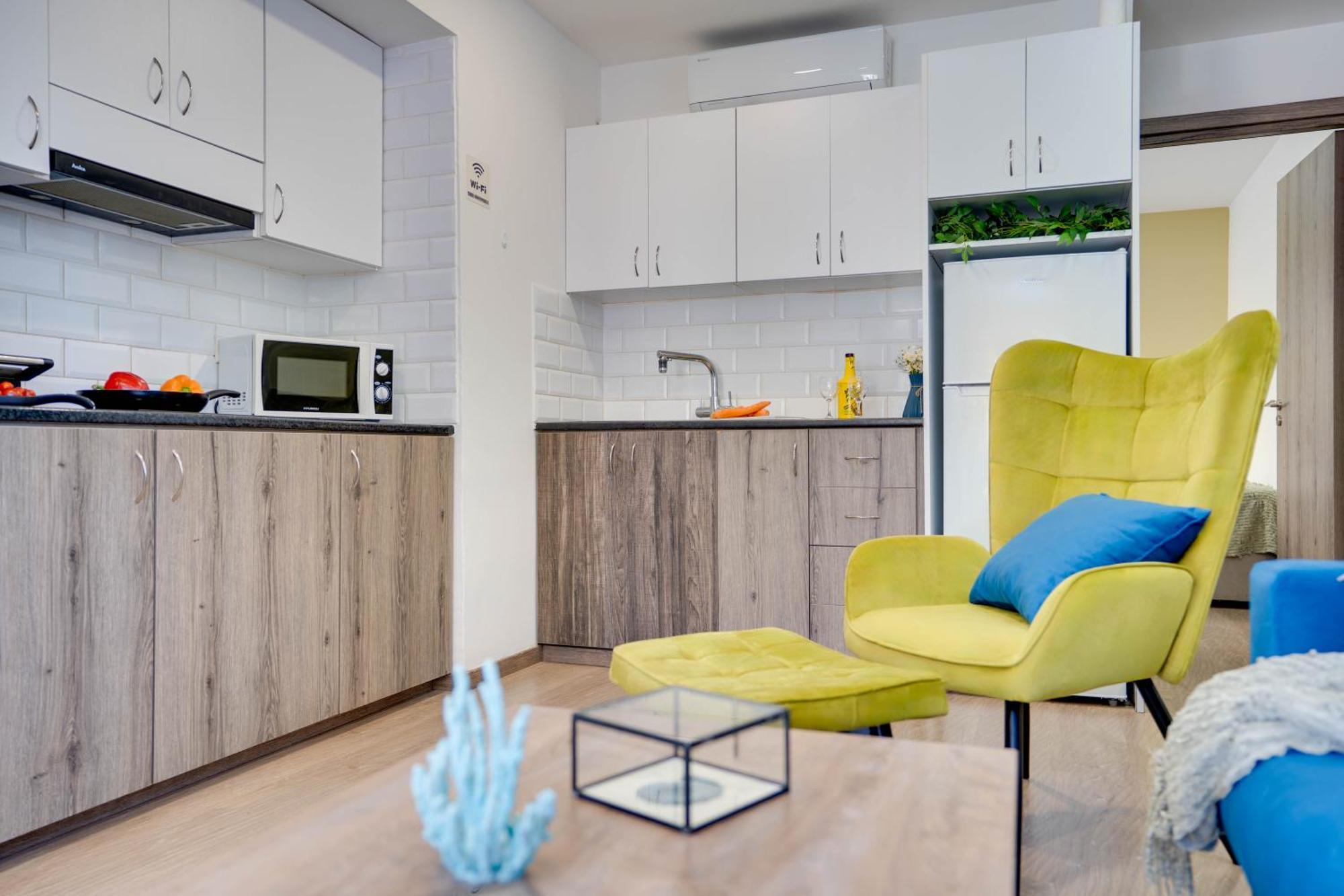 Atlantis Apartments 50M From Makenzy Seafront لارنكا المظهر الخارجي الصورة