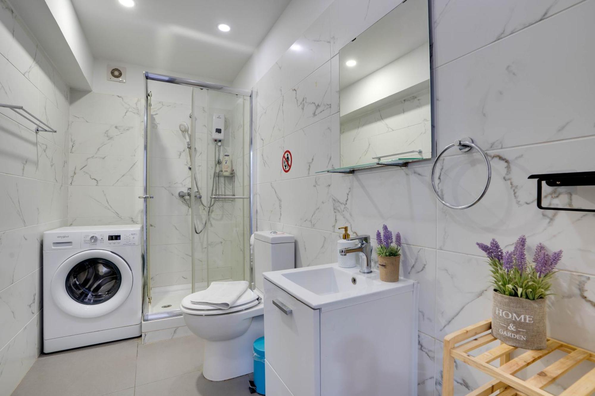 Atlantis Apartments 50M From Makenzy Seafront لارنكا المظهر الخارجي الصورة