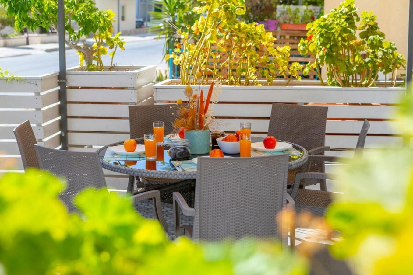 Atlantis Apartments 50M From Makenzy Seafront لارنكا المظهر الخارجي الصورة